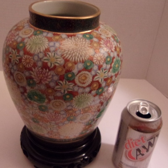 RARE WWII SHOZAN KUTANI HAND PAINTED VASE. - Picture 2 of 8